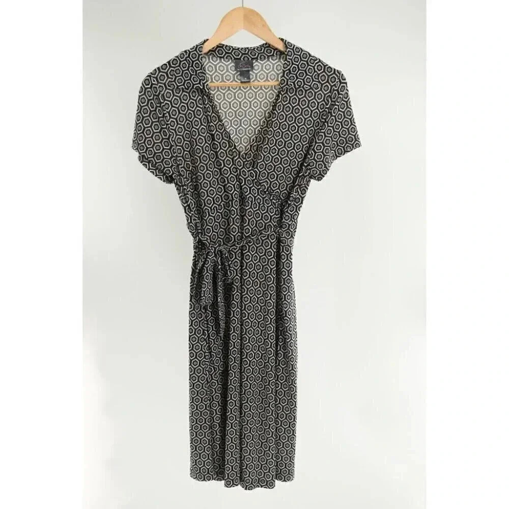 Oh Baby by Motherhood dress  with belt Geometric pattern | Medium